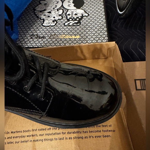 Dr. Martens 1460Y Patent Lamper - Picture 4 of 8